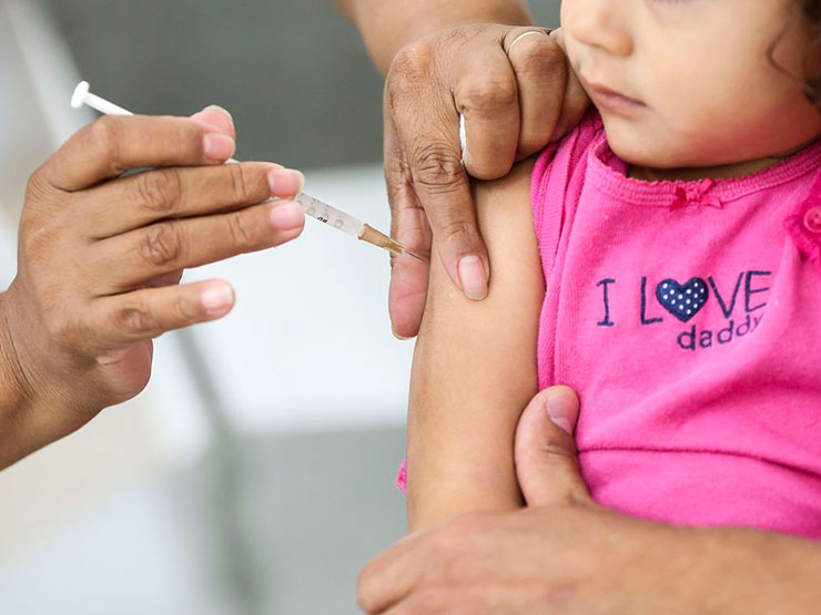 Vacinação cada vez mais cedo